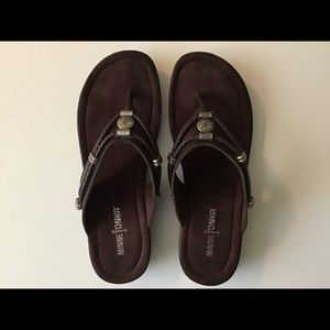 Minnetonka Sandals Brown Flip Flop Style Size 8